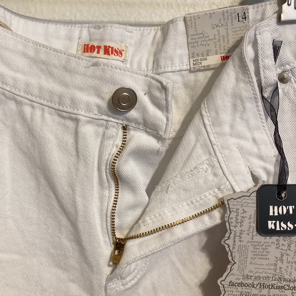 HOT KISS Jean short. Size 14 - Picture 2 of 3